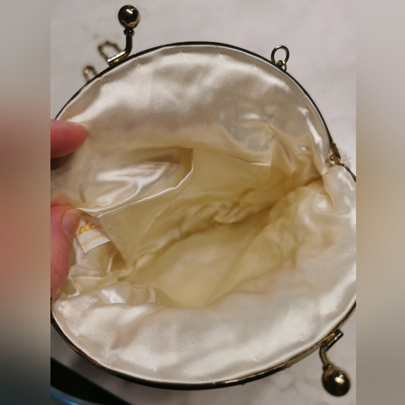 Rare Beaded Goldco clasp purse - Picture 3 of 3